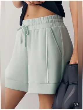 NWT Varley Barnes High-Rise
Shorts